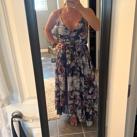 Abercrombie & Fitch Dresses & Skirts - Abercrombie long flowy adjustable maxi dress